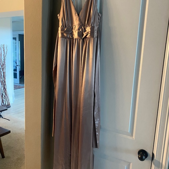 Formal Dress - Picture 1 of 1